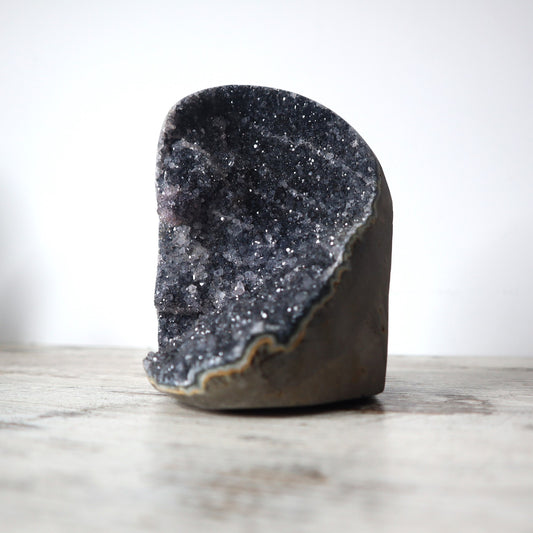 Black Amethyst Cave (1.1kg)